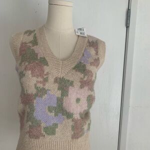 NWT ASTR the label floral women vest size M